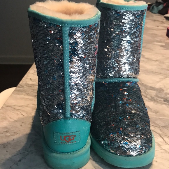 UGG Shoes - Authentic ugg boots in a size 7!
